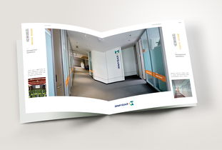 云顶创意案例 为倍鸣洋企业打造一本流动的文艺诗篇——企业形象画册设计解析